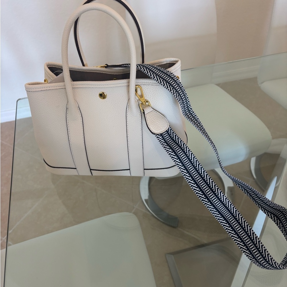 Elegant Cream Handbag with Black Accents